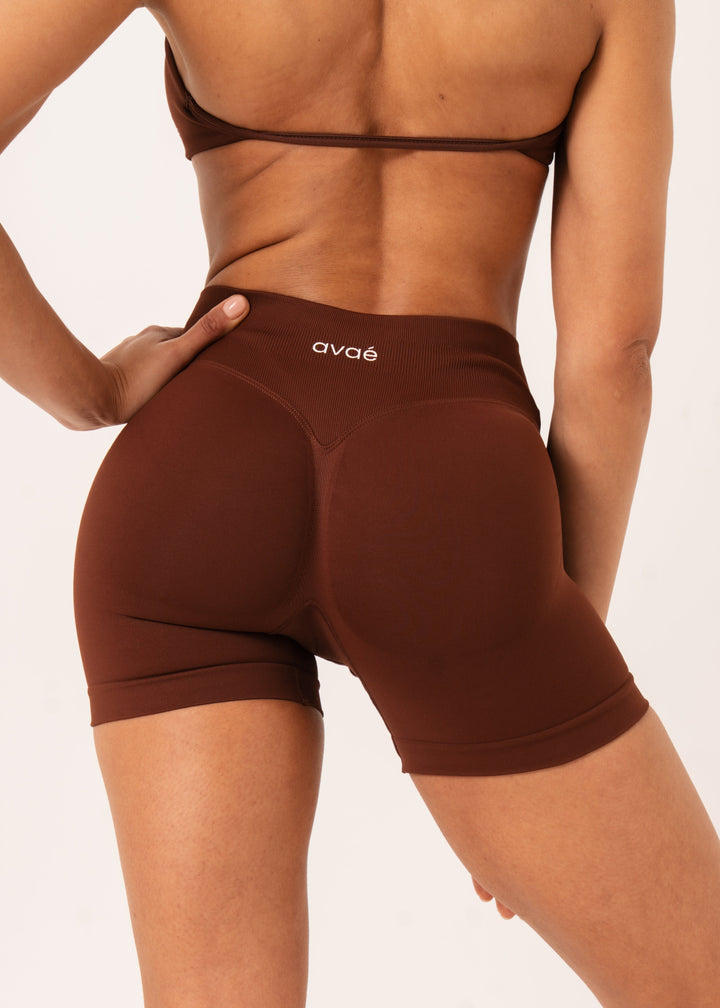 Enhance Shorts Brown - Squat Proof Biker Shorts Zijaanzicht - Avae Wear
