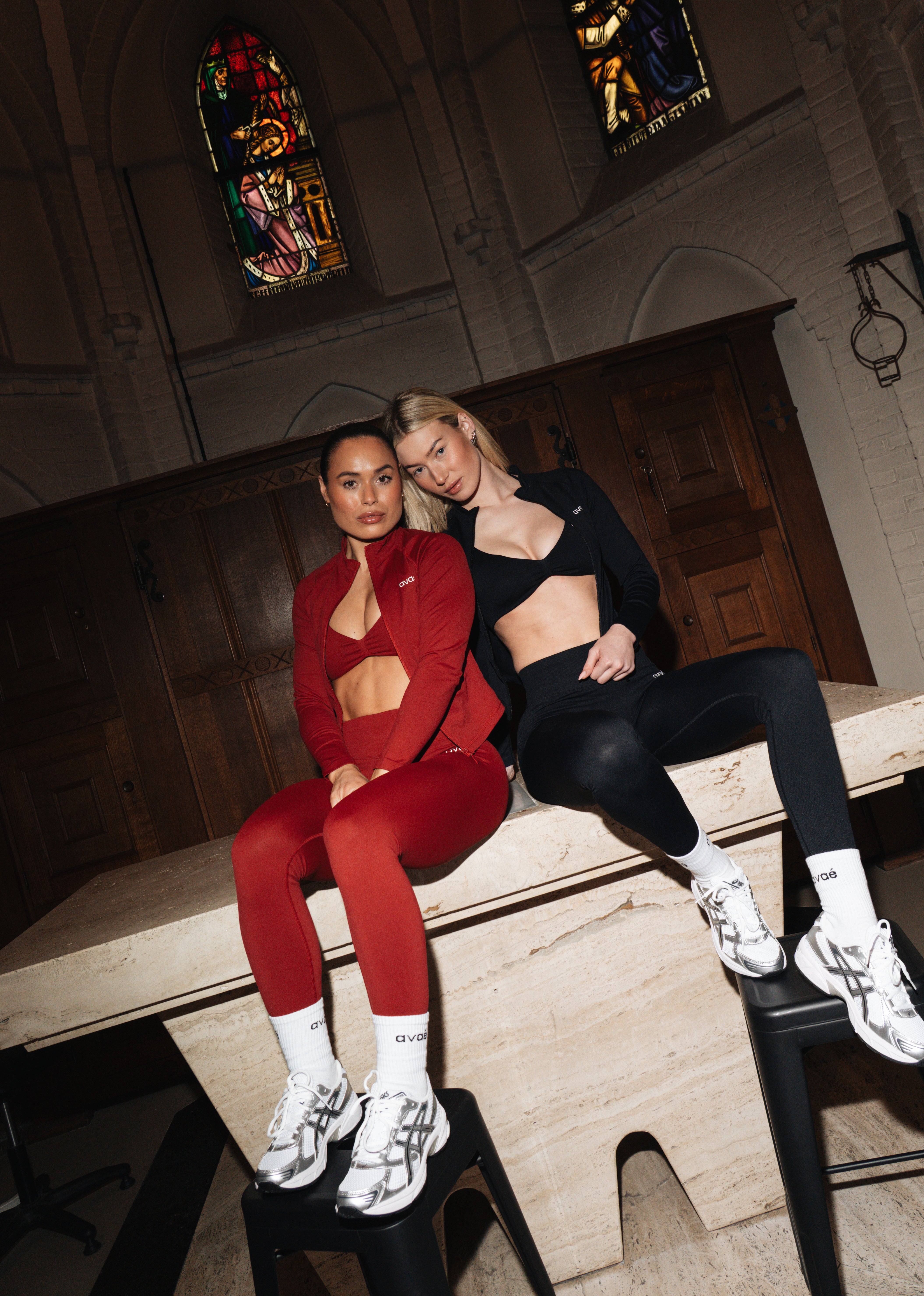 Woman wearing Avae Wear Enhance Collection activewear - leggings and sports bra