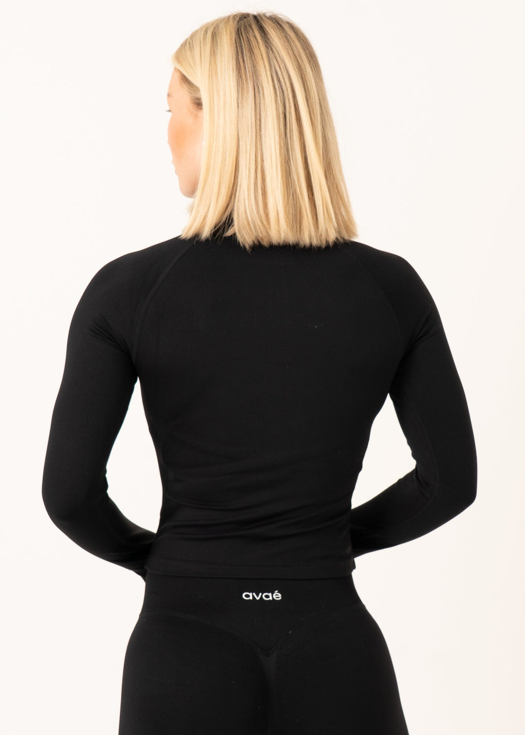 Enhance Half Zip Jacket Black - Sportlaag Zijaanzicht - Avae Wear