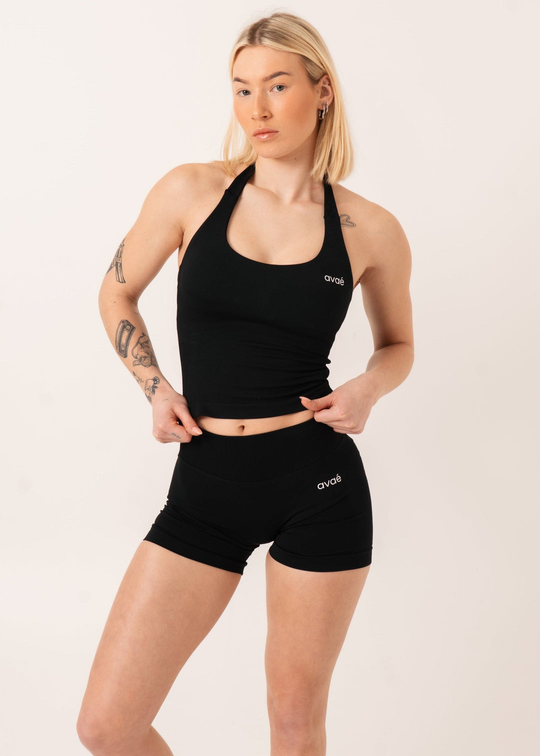 Enhance Halterneck Top Black - Gym Top Achteraanzicht - Avae Wear
